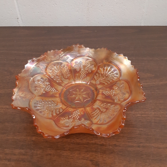Vintage Peacock and Grapes Marigold Carnival Glass Ruffled Saw tooth bowl - Picture 6 of 6